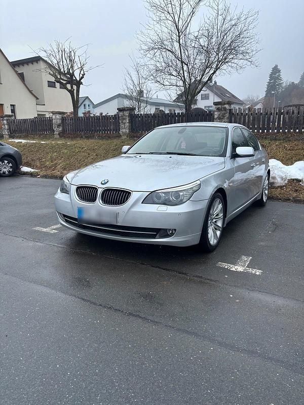 Gebraucht BMW 523 190 PS (139 kW) 2007 Silber Limousine