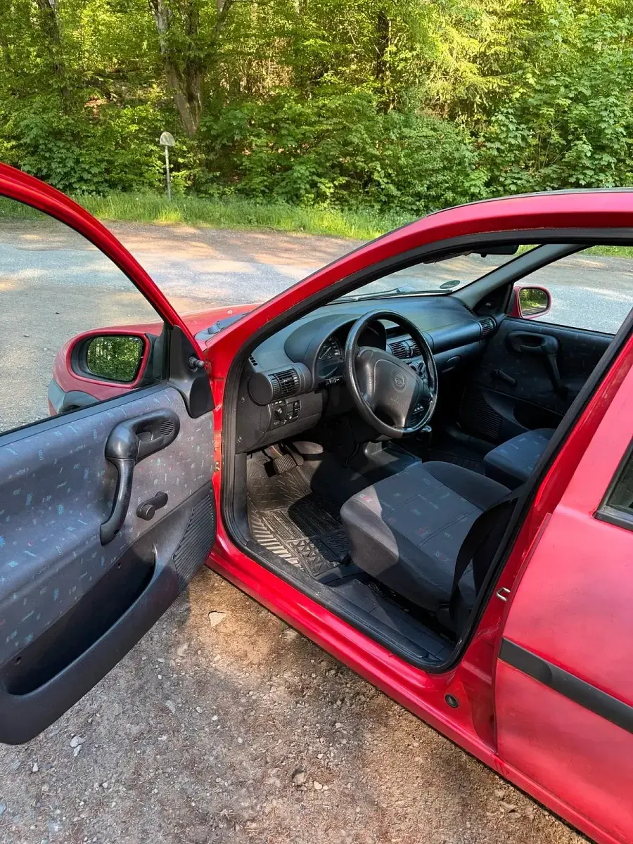Gebraucht Opel Corsa 90 PS (66 kW) 1997 Rot Kleinwagen
