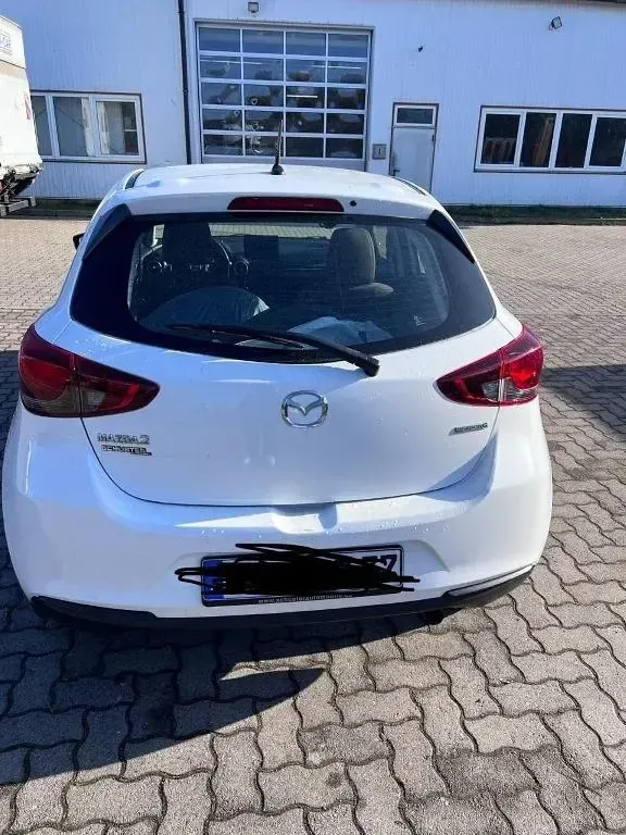 Używany Mazda 2 90 KM (66 kW) 2022 Biały Sedan/Limuzyna