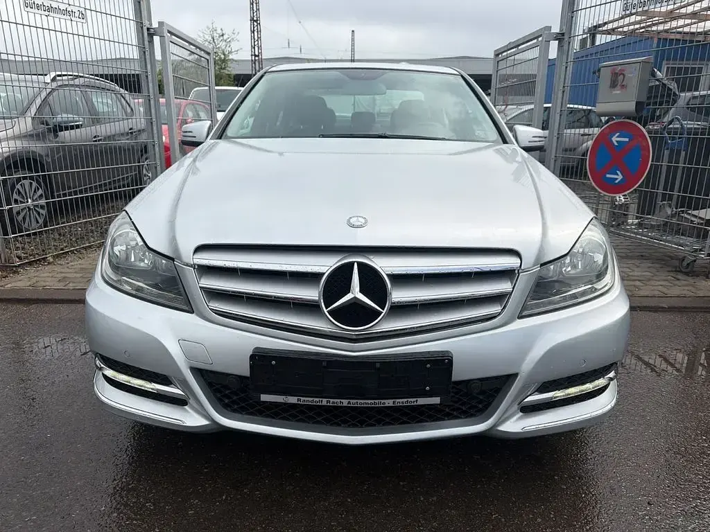 Gebraucht Mercedes C180 156 PS (114 kW) 2012 Silber Limousine