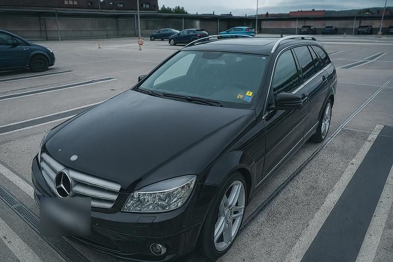 Schwarz Gebraucht 2010 Mercedes C250 Kombi | 6.500 € - Bild 1/4