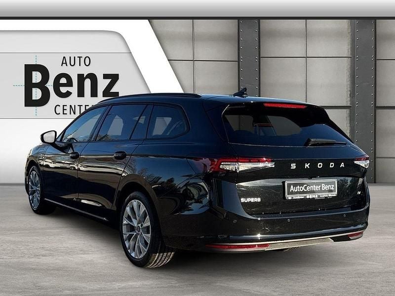 Neu Skoda Superb Selection 150 PS (110 kW) 2026 Schwarz Kombi