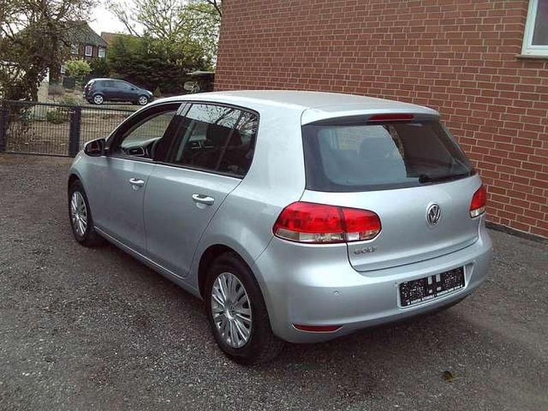 Gebraucht VW Golf VII 80 PS (58 kW) 2012 Reflexsilber metallic (metallic) Limousine