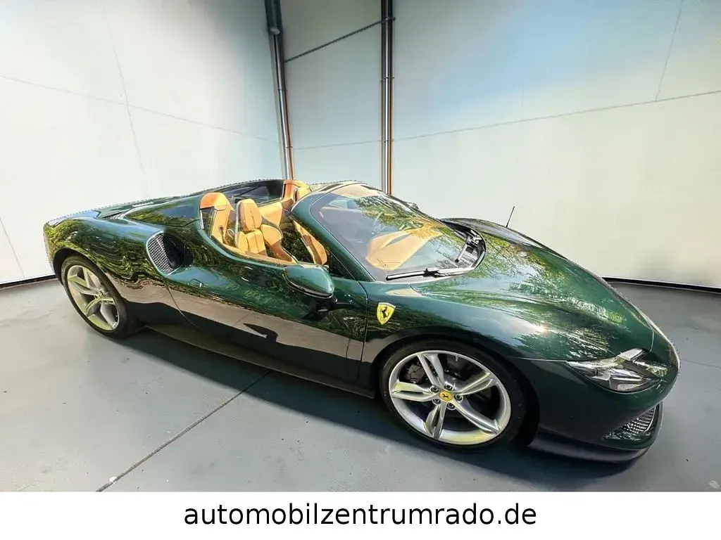 Neu Ferrari 296 829 PS (609 kW) 2025 Grün Cabrio