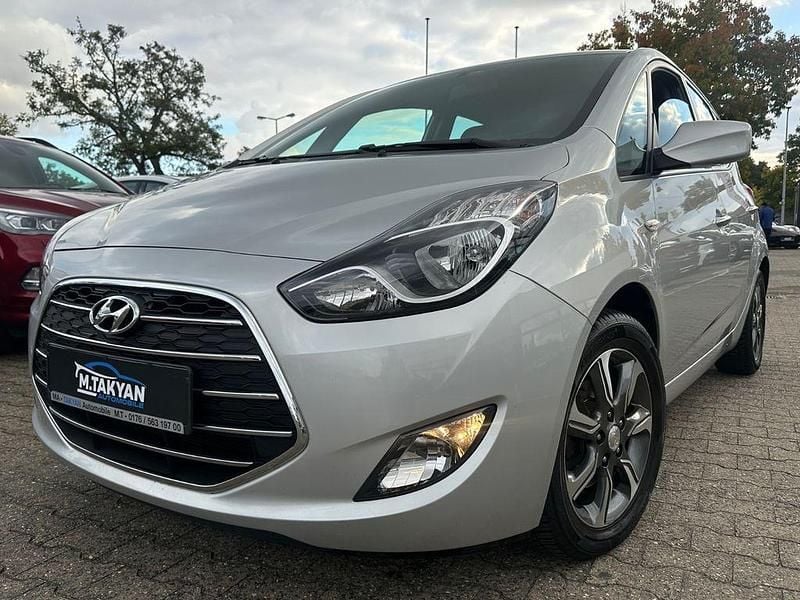 Gebraucht Hyundai ix20 Space 125 PS (91 kW) 2019 Silber Kleinwagen