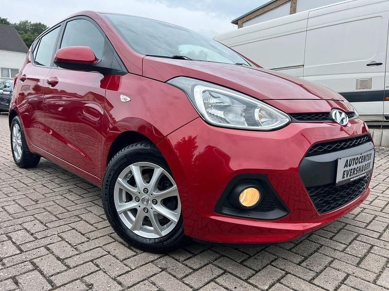 Rot Gebraucht 2017 Hyundai i10 Style Kleinwagen | 6.999 € (Fairer Preis) - Bild 1/4