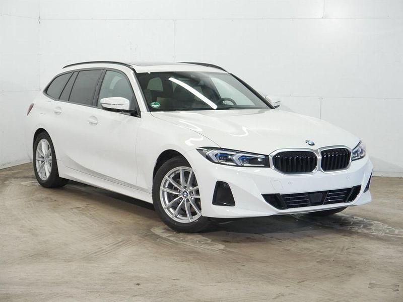 Weiß Gebraucht 2024 BMW 320 Sport Line Kombi | 36.999 € (Fairer Preis) - Bild 1/4