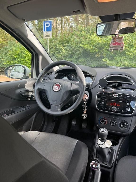 Gebraucht Fiat Punto 69 PS (50 kW) 2016 Weiß Kleinwagen
