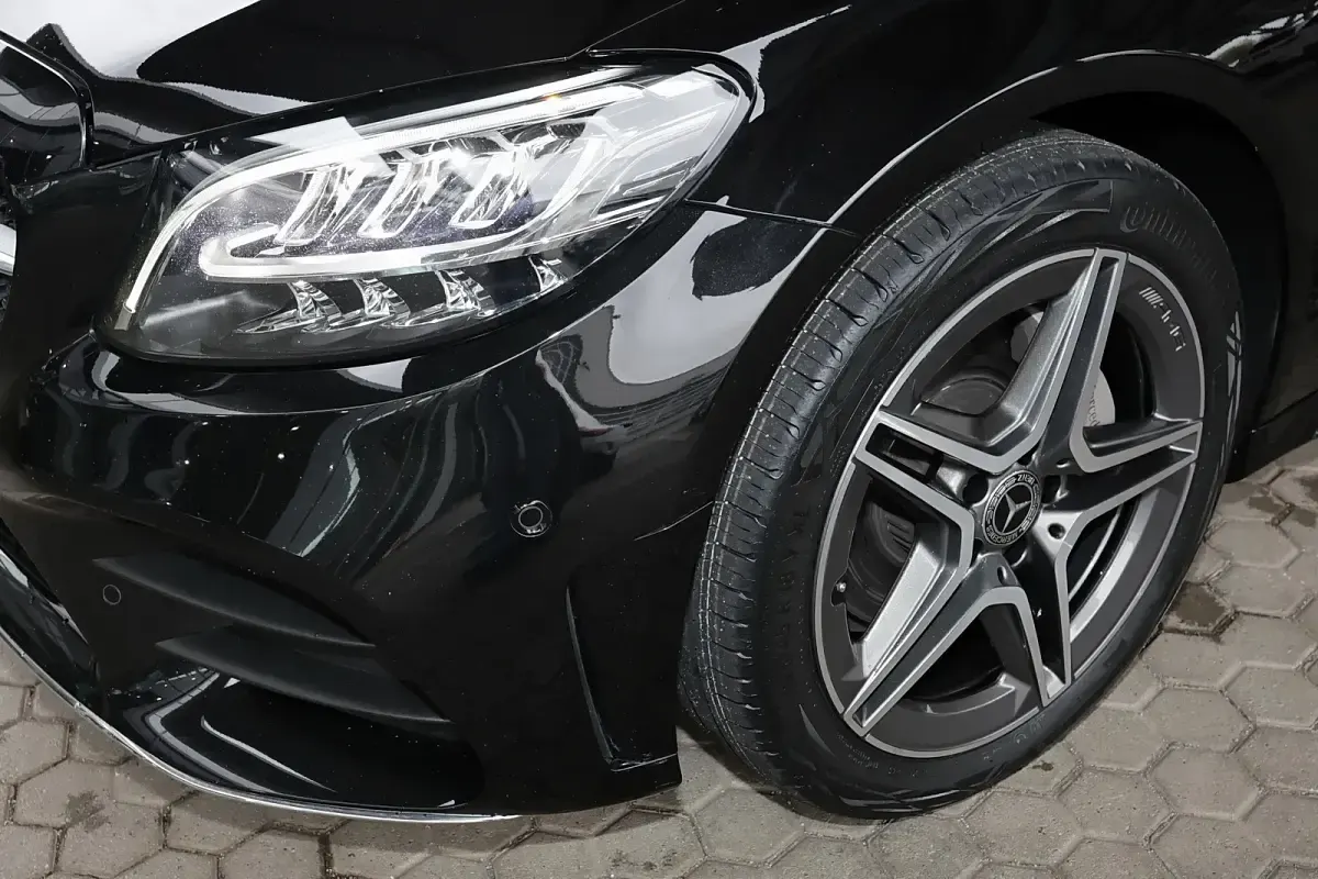Gebraucht Mercedes C200 AMG 184 PS (135 kW) 2020 Metalliclack obsidianschwarz Kombi