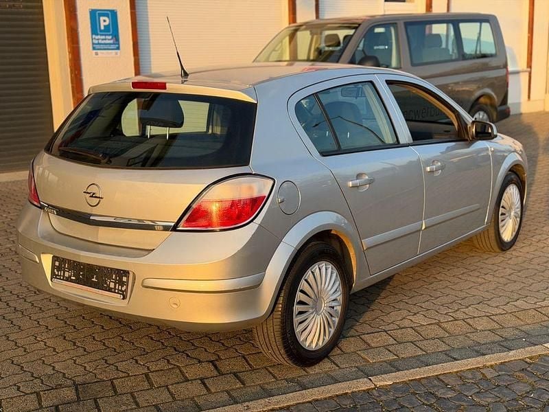 Gebraucht Opel Astra Edition 125 PS (91 kW) 2005 Silber Limousine