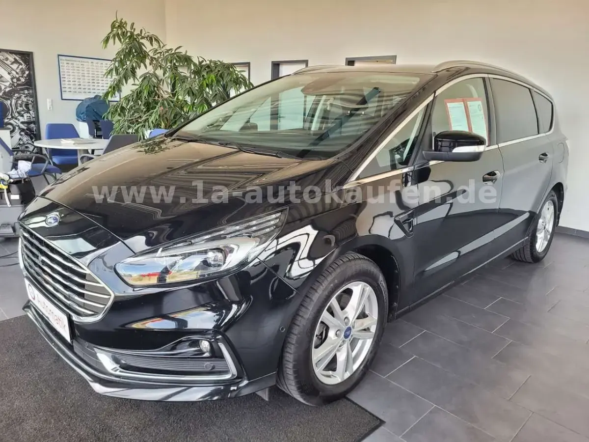 Gebraucht Ford S-MAX Titanium 190 PS (139 kW) 2023 Schwarz Van / Kleinbus