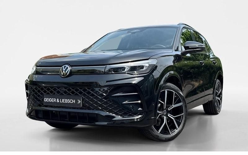 Grenadillschwarz metallic Neu 2025 VW Tiguan R-line SUV | 63.699 € (Teuer) - Bild 1/4