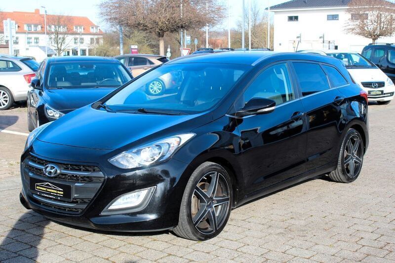 Schwarz Gebraucht 2016 Hyundai i30 Kombi | 8.850 € (Fairer Preis) - Bild 1/1