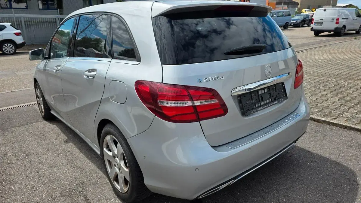Gebraucht Mercedes B200 136 PS (100 kW) 2018 Silber Kleinwagen