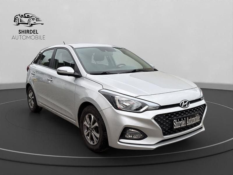 Gebraucht Hyundai i20 Trend 101 PS (74 kW) 2019 Silber Kleinwagen