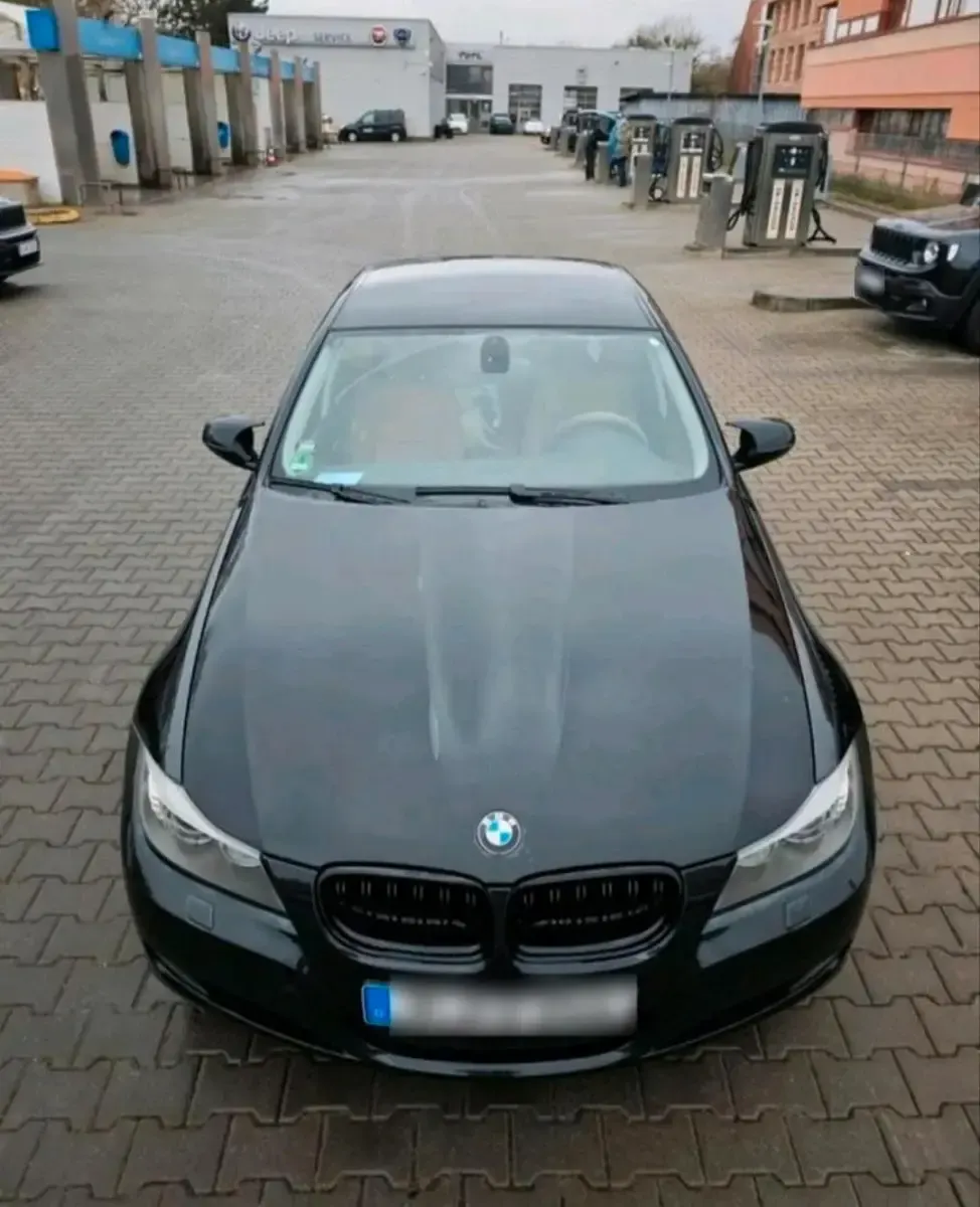 Gebraucht BMW 318 143 PS (105 kW) 2009 Schwarz Limousine
