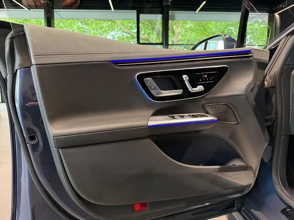 Gebraucht Mercedes EQE300 180 kW (245 PS) 2025 Blau Limousine