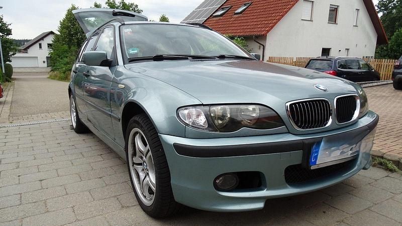 Grau Gebraucht 2003 BMW 320 Sport Line Kombi | 2.666 € (Fairer Preis) - Bild 1/4