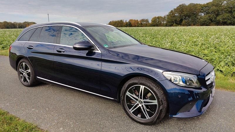 Blau Gebraucht 2020 Mercedes C300 Kombi | 27.800 € (Superpreis) - Bild 1/4