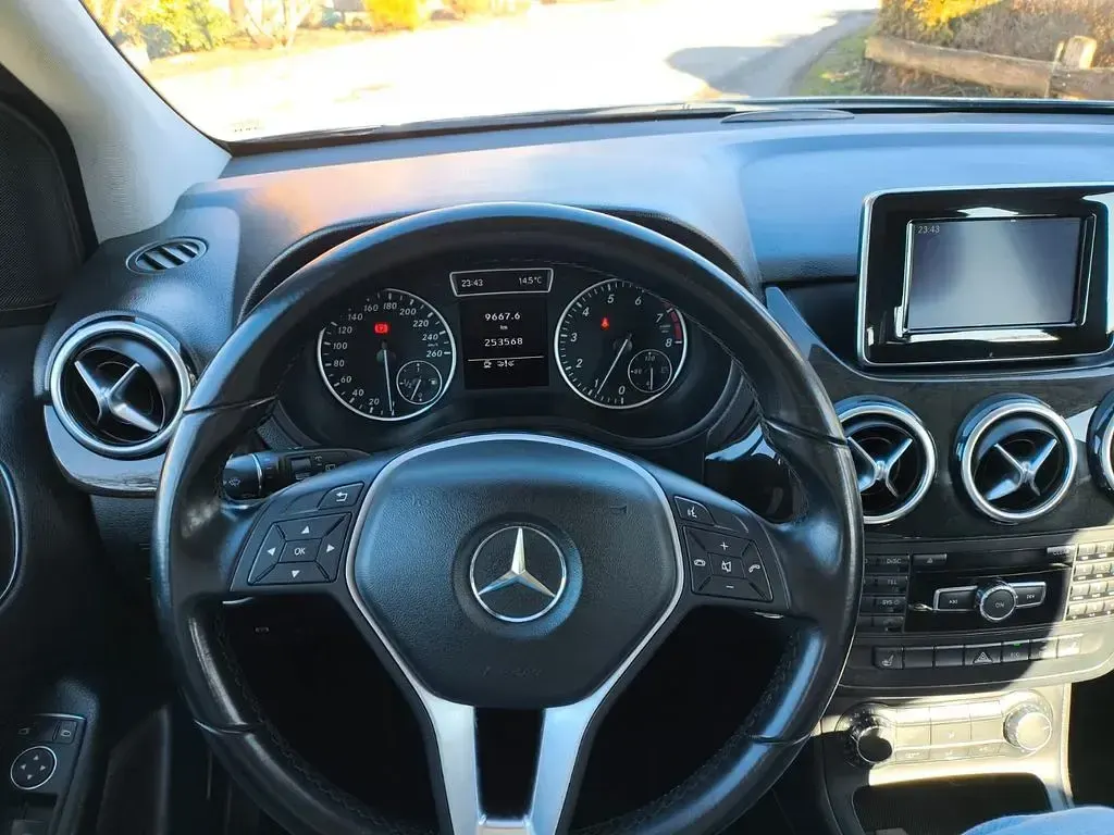 Używany Mercedes A180 122 KM (89 kW) 2012 Niebieski Sedan/Limuzyna
