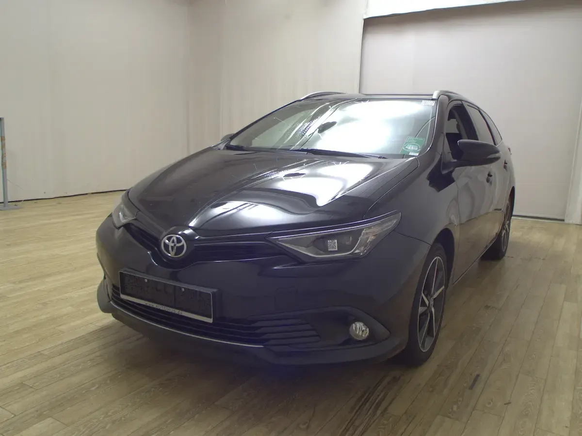 Gebraucht Toyota Auris Comfort 116 PS (85 kW) 2018 Black mica / ink Kombi