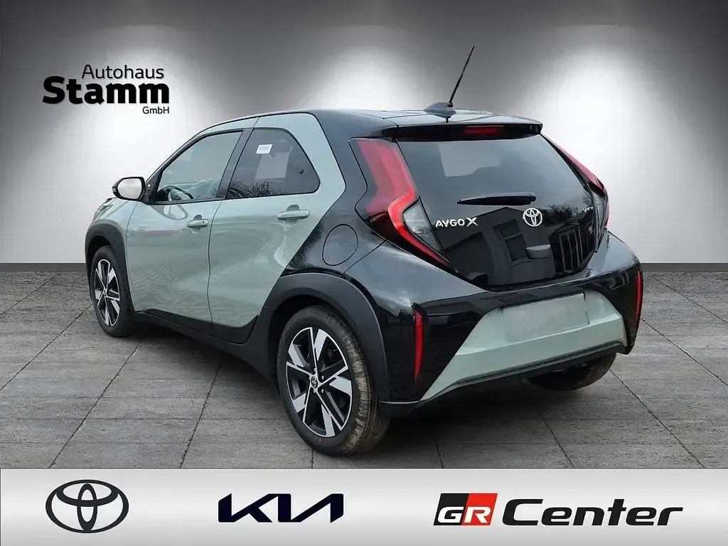 Neu Toyota Aygo X 116 PS (85 kW) 2026 Grün SUV