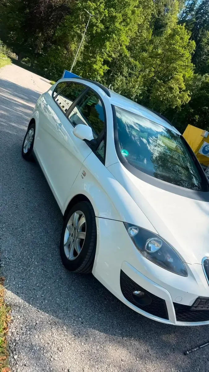 Gebraucht Seat Altea XL 105 PS (77 kW) 2011 Weiß Van / Kleinbus