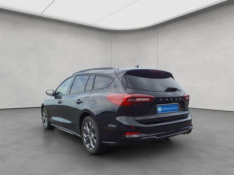Gebraucht Ford Focus ST-Line X 125 PS (91 kW) 2023 Agate black metallic Limousine