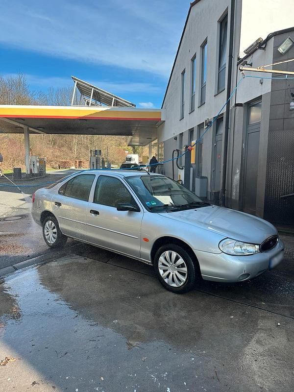 Gebraucht Ford Mondeo 130 PS (95 kW) 1998 Grau Limousine
