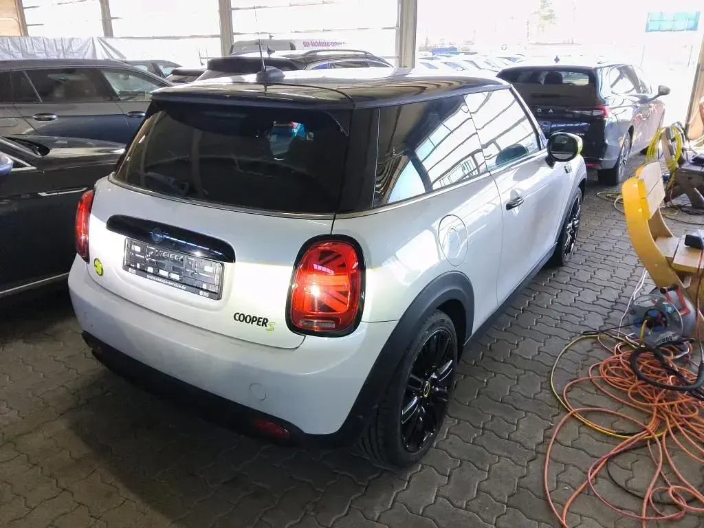 Gebraucht Mini Cooper S 135 kW (184 PS) 2023 Weiss Kleinwagen
