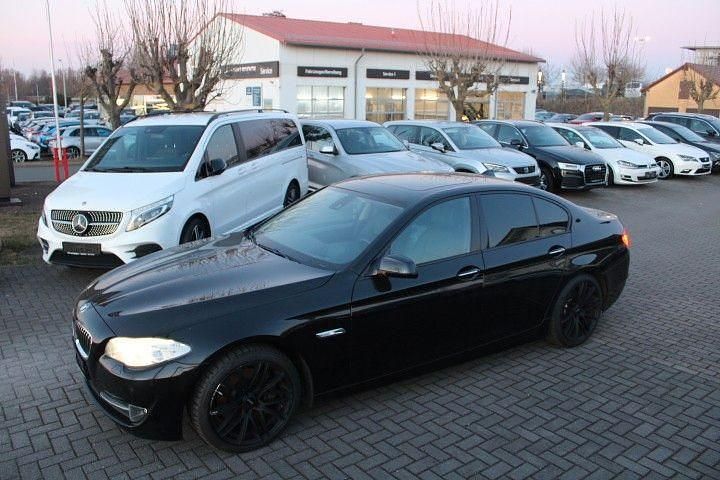 Gebraucht BMW 530 Performance 245 PS (180 kW) 2011 Black sapphire metallic Limousine