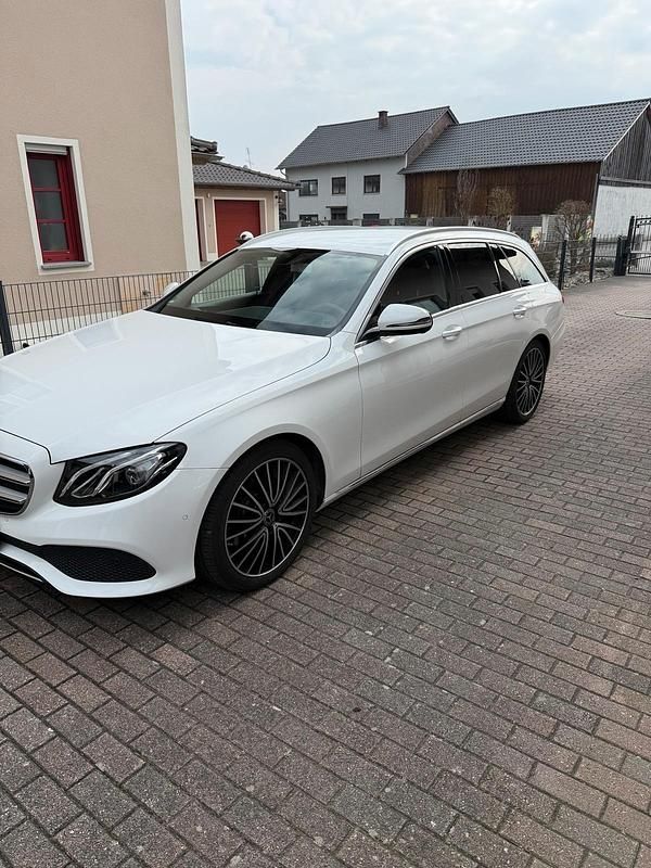 Gebraucht Mercedes E300 245 PS (180 kW) 2018 Weiß Kombi