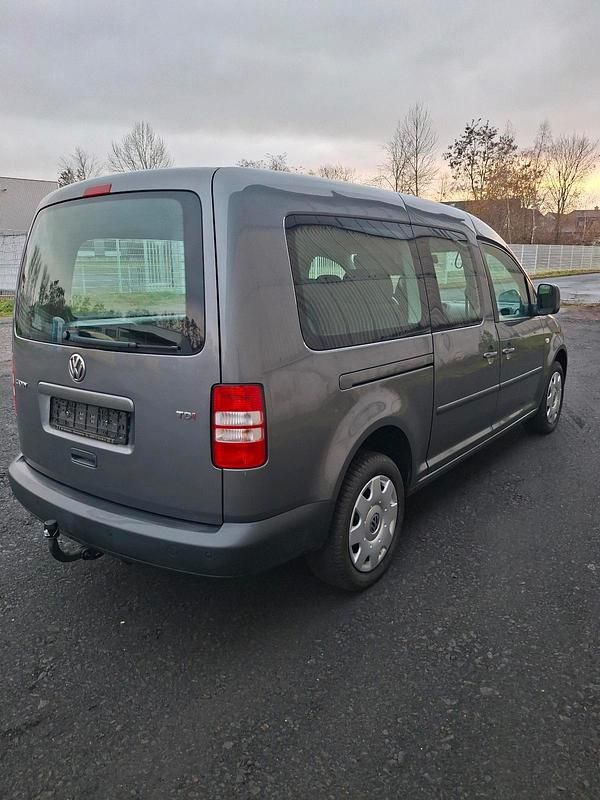 Używany VW Caddy Maxi Team 102 KM (75 kW) 2015 Szary Minivan