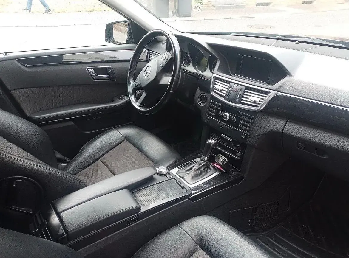 Gebraucht Mercedes E250 204 PS (150 kW) 2011 Schwarz Kombi
