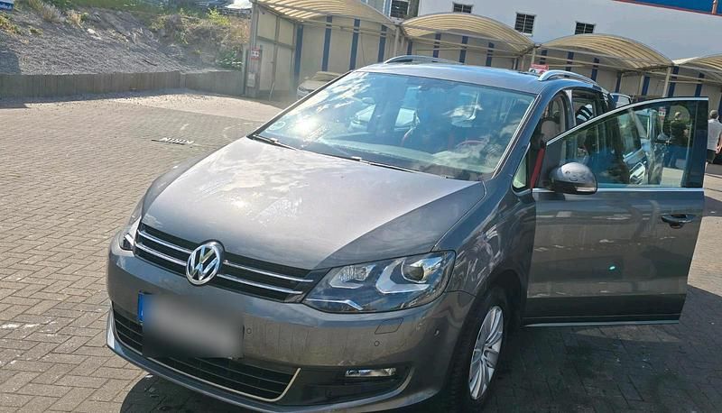 Grau Gebraucht 2011 VW Sharan Van / Kleinbus | 16.200 € - Bild 1/4