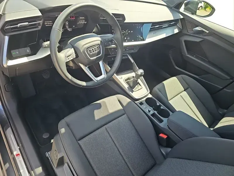 Gebraucht Audi A3 S-Line 150 PS (110 kW) 2023 Daytonagrau perleffekt Limousine