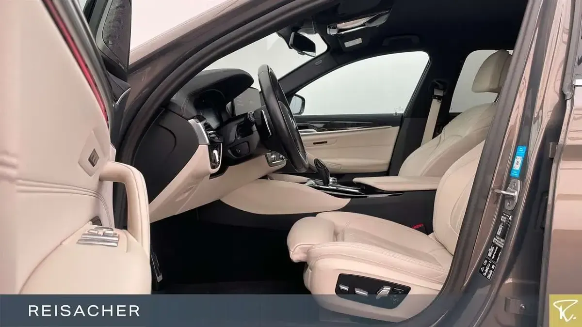 Gebraucht BMW 540 Efficient Dynamics 340 PS (250 kW) 2023 Bmw individual alvitgrau metall Kombi