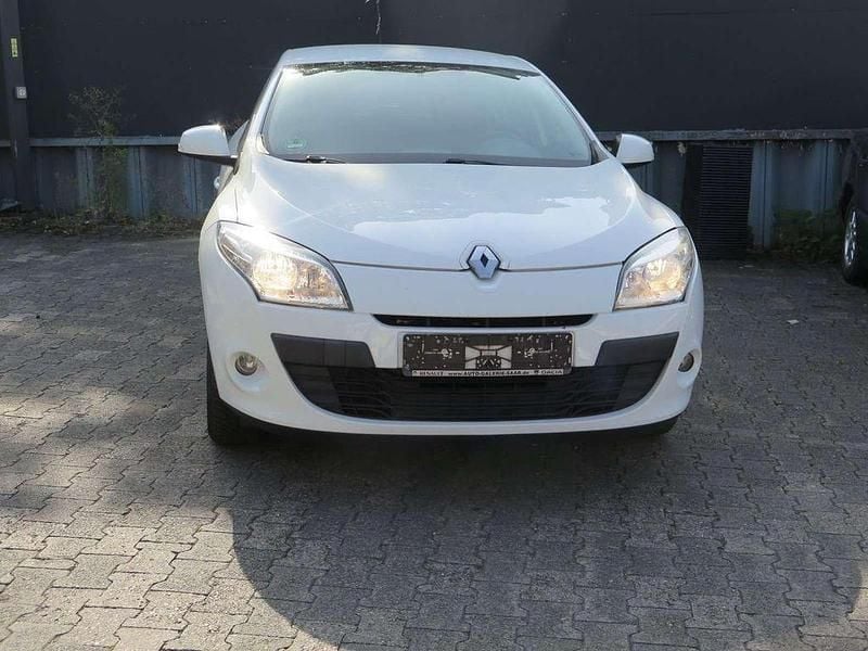 Gletscherweiss Gebraucht 2011 Renault Mégane III Expression Limousine | 5.555 € (Fairer Preis) - Bild 1/4