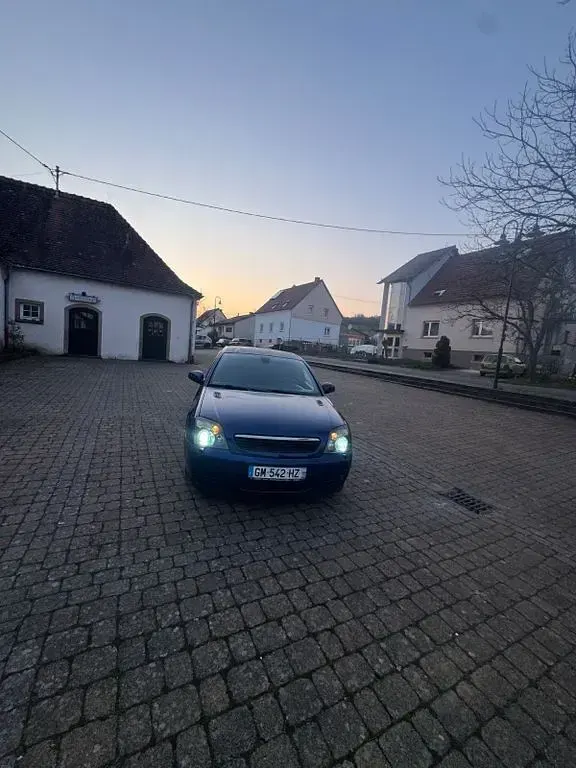 Używany Opel Vectra GTS 211 KM (155 kW) 2005 Niebieski Sedan/Limuzyna