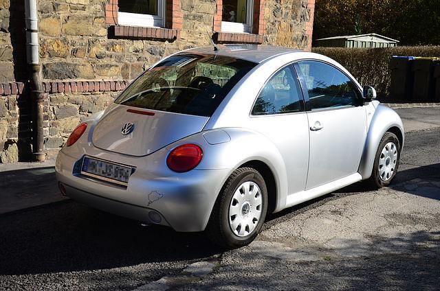 Gebraucht VW New Beetle 116 PS (85 kW) 1999 Silber metallic Kleinwagen