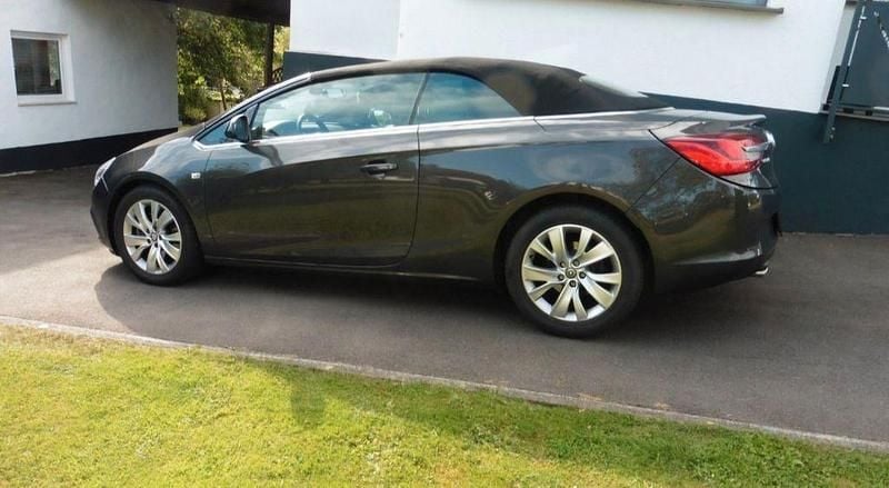 Gebraucht Opel Cascada Edition 120 PS (88 kW) 2013 Grau Cabrio