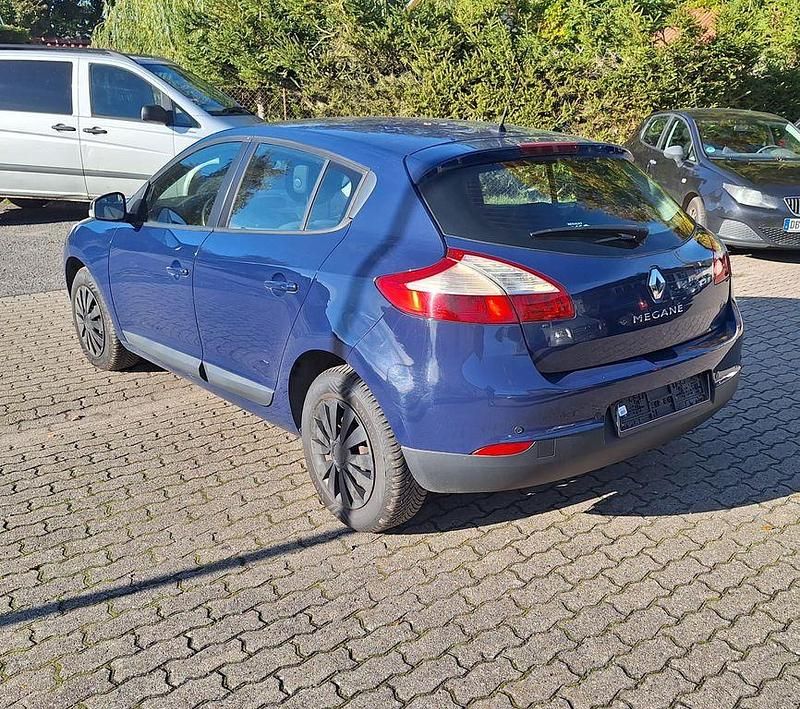 Usata Renault Mégane Expression 101 CV (74 kW) 2011 Blu Berlina