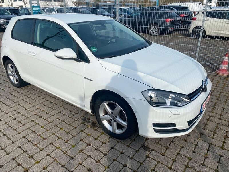Weiß Gebraucht 2014 VW Golf VII Cup Limousine | 7.900 € (Fairer Preis) - Bild 1/4