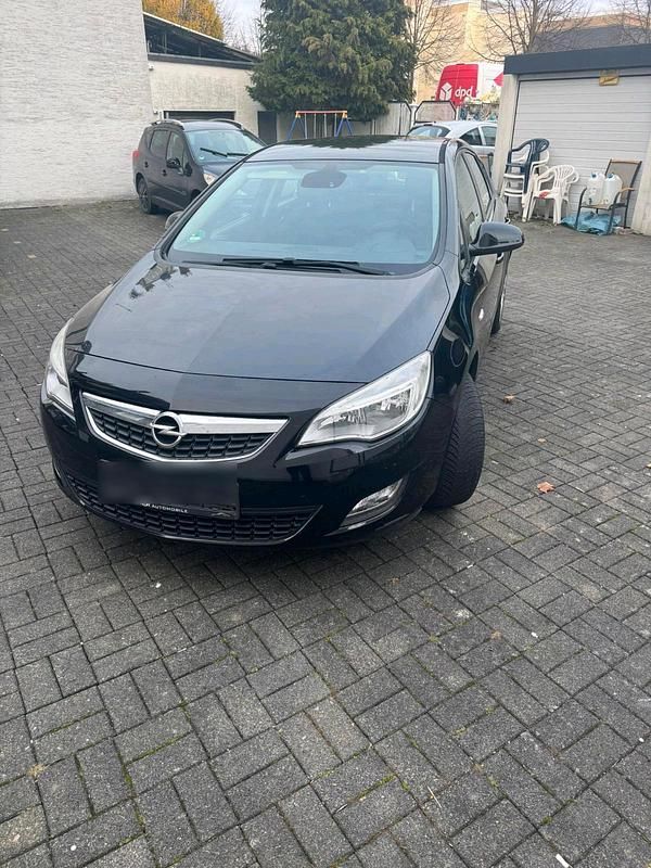 Schwarz Gebraucht 2010 Opel Astra Kleinwagen | 2.850 € (Guter Preis) - Bild 1/4