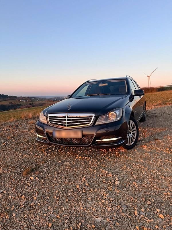 Gebraucht Mercedes 220 170 PS (125 kW) 2011 Schwarz Kombi