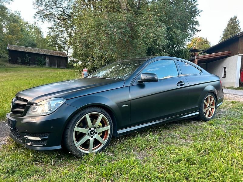 Schwarz Gebraucht 2011 Mercedes C350 AMG Coupé | 15.990 € (Fairer Preis) - Bild 1/4
