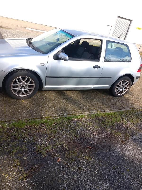 Gebraucht VW Golf IV 110 PS (80 kW) 2001 Silber Kleinwagen