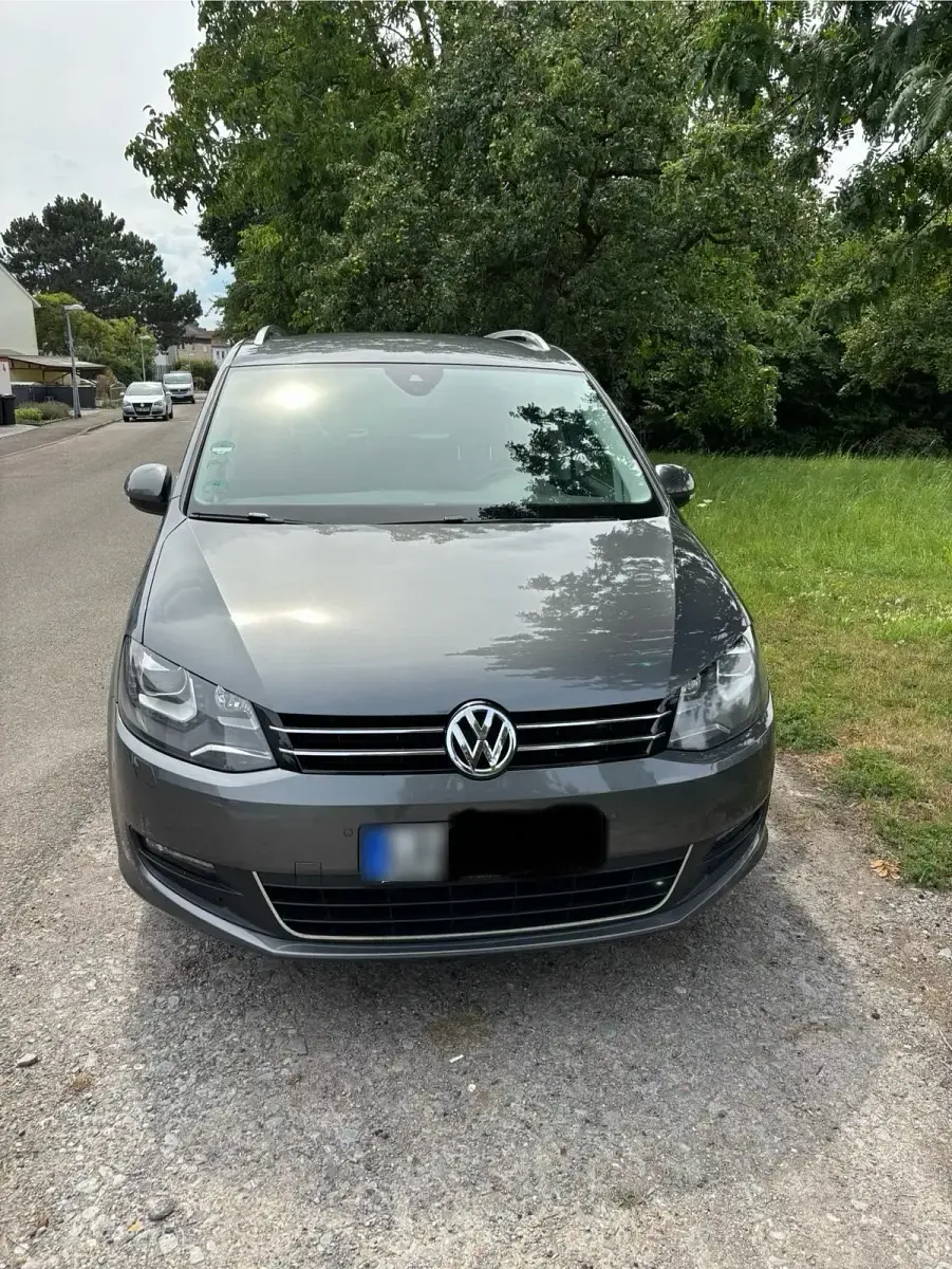 Second-hand VW Sharan 200 CP (147 kW) 2013 Gri Monovolum