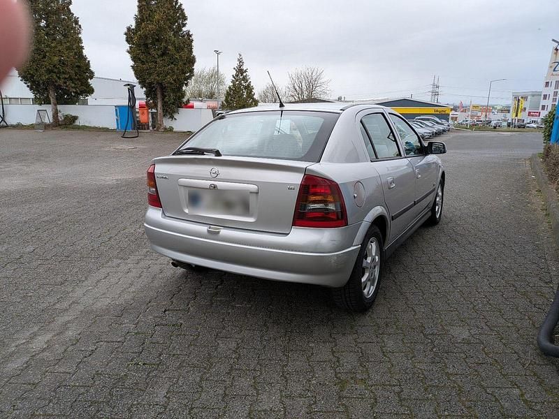 Gebraucht Opel Astra Njoy 84 PS (61 kW) 2004 Silber Limousine
