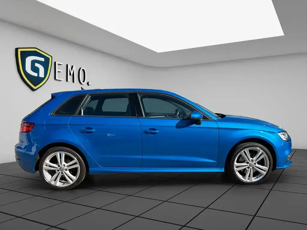 Gebraucht Audi e-tron Sport 150 PS (110 kW) 2020 Blau SUV